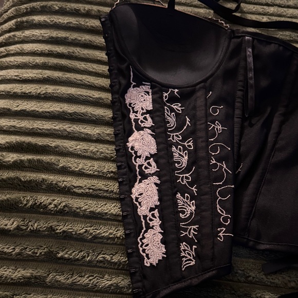 Charlotte Russe Black Bustier black and lace corset - Picture 6 of 12